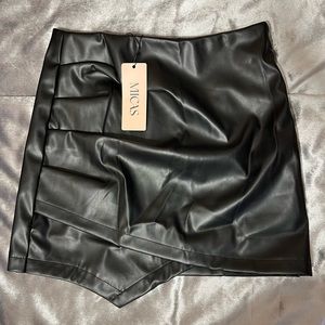 Medium leather skirt